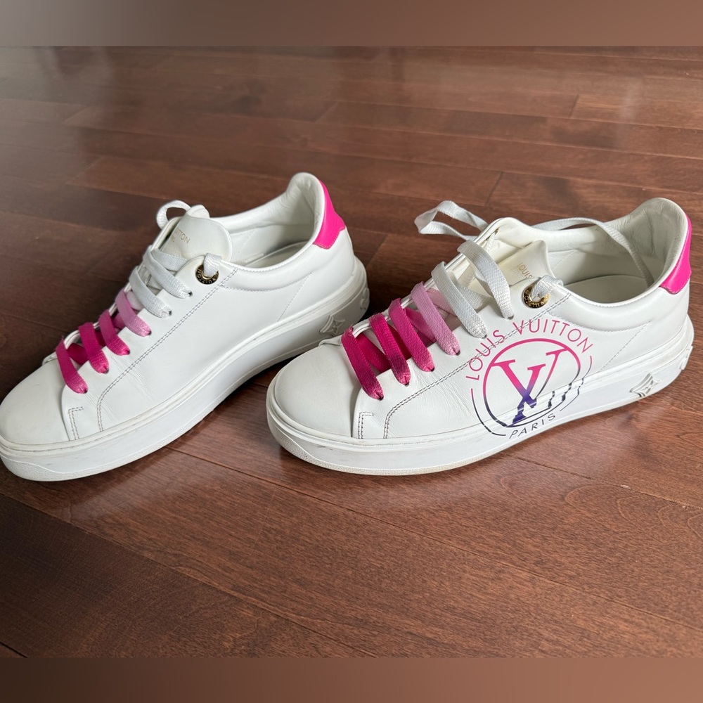 Louis Vuitton
Time Out leather trainers
37 EU
Very good condition
White, Leather